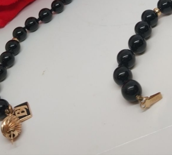 Vintage 14k Gold & Black Onyx individually knotted Beaded Necklace - Picture 7 of 8